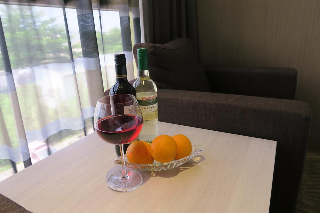 Look Royal Resort Chiayi City Exterior photo A wine glass