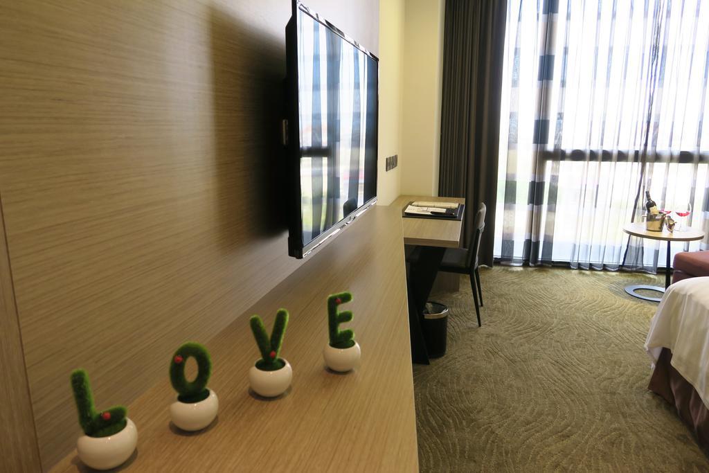 Look Royal Resort Chiayi City Exterior photo A room at the hotel
