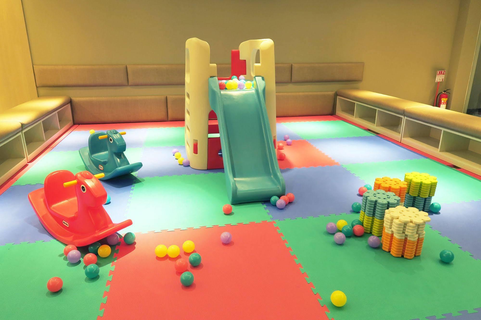 Look Royal Resort Chiayi City Exterior photo An indoor playground