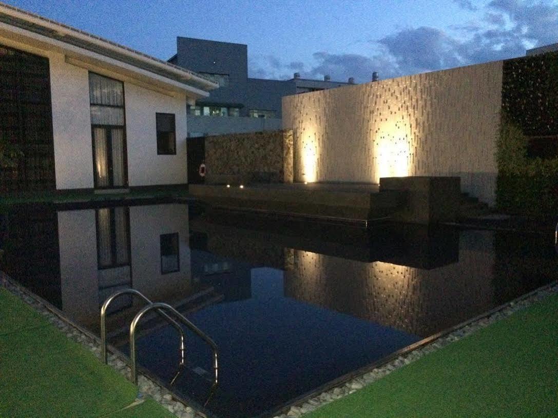 Look Royal Resort Chiayi City Exterior photo The pool at the hotel