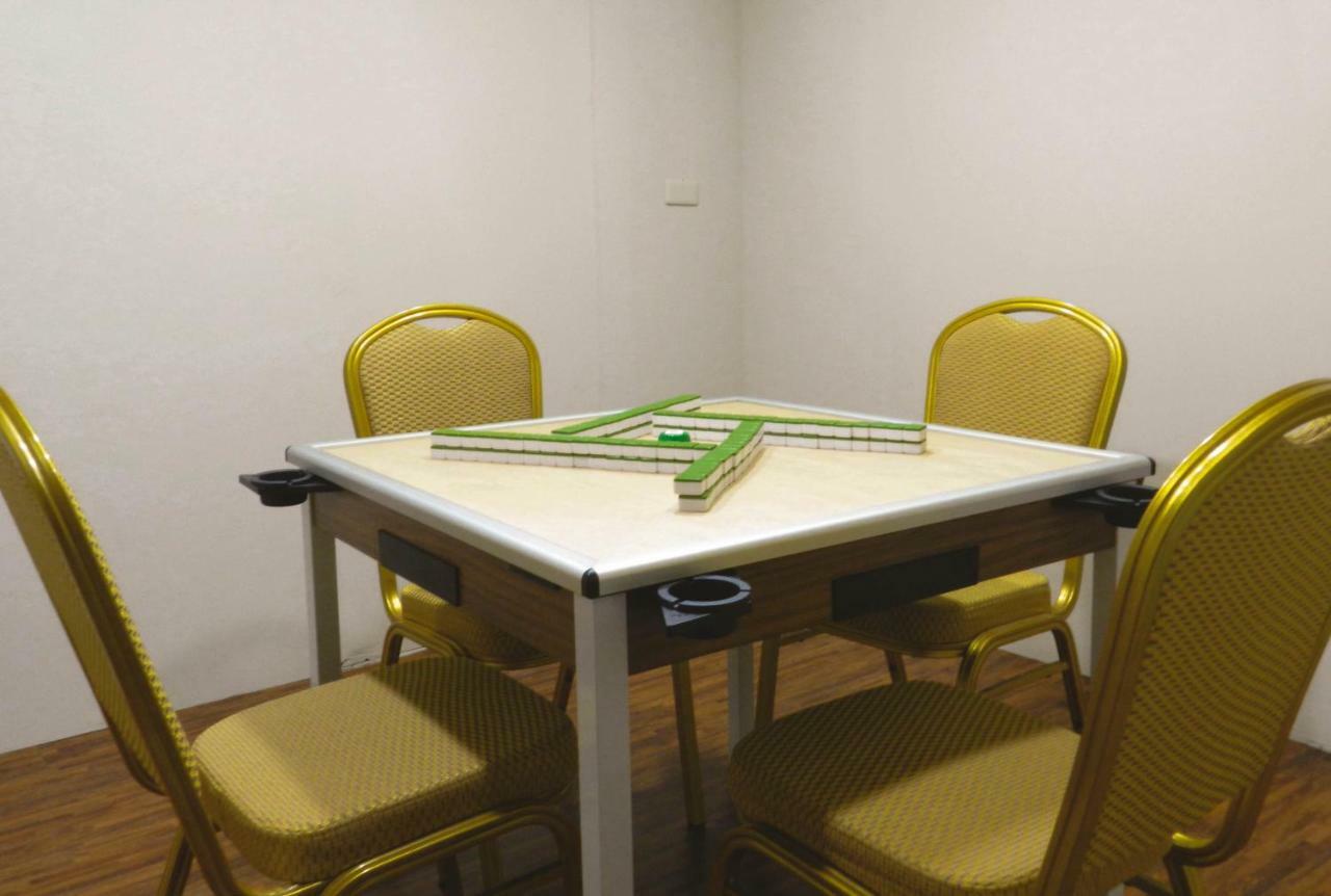 Look Royal Resort Chiayi City Exterior photo A carrom table