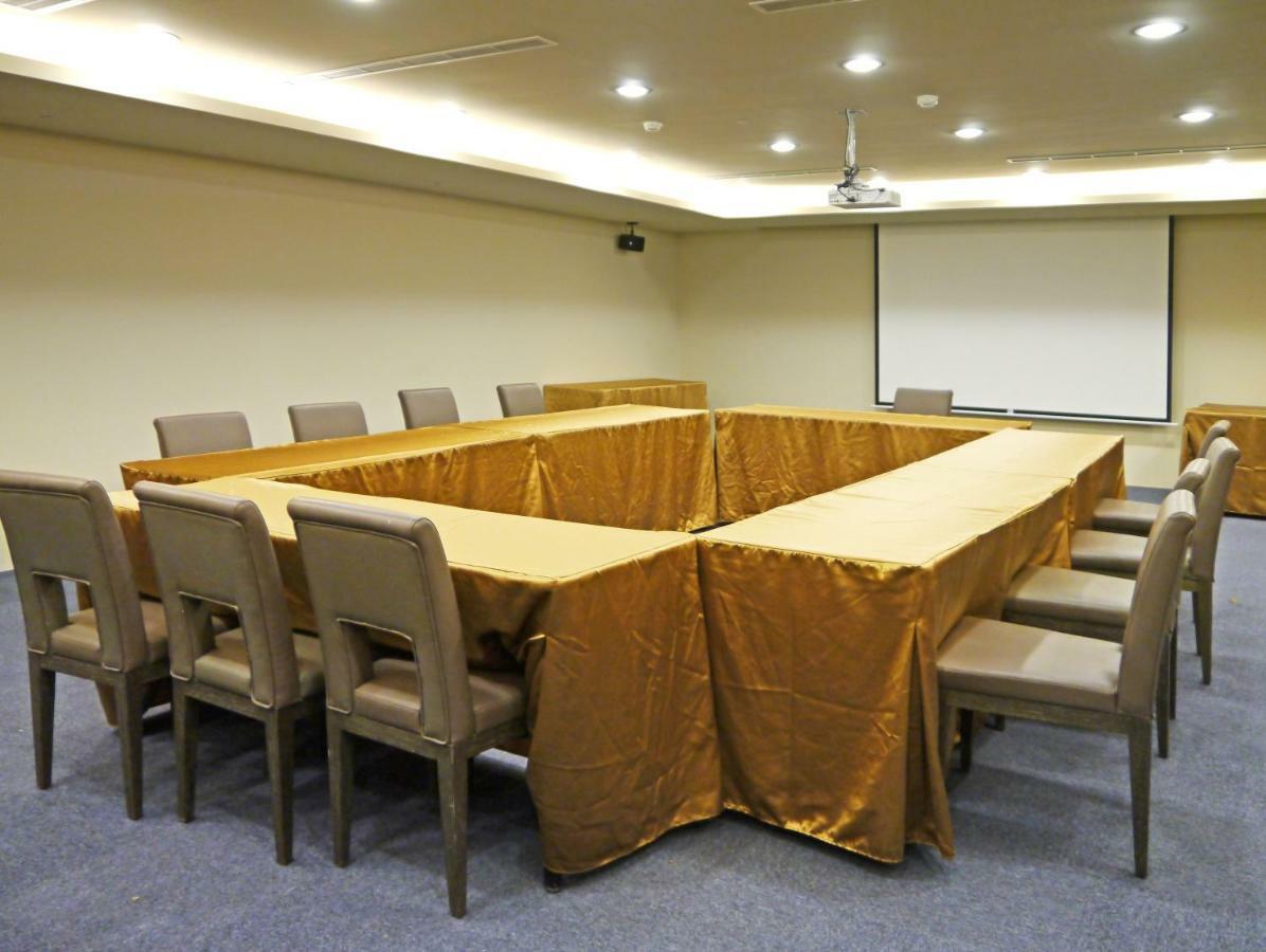 Look Royal Resort Chiayi City Exterior photo A meeting room