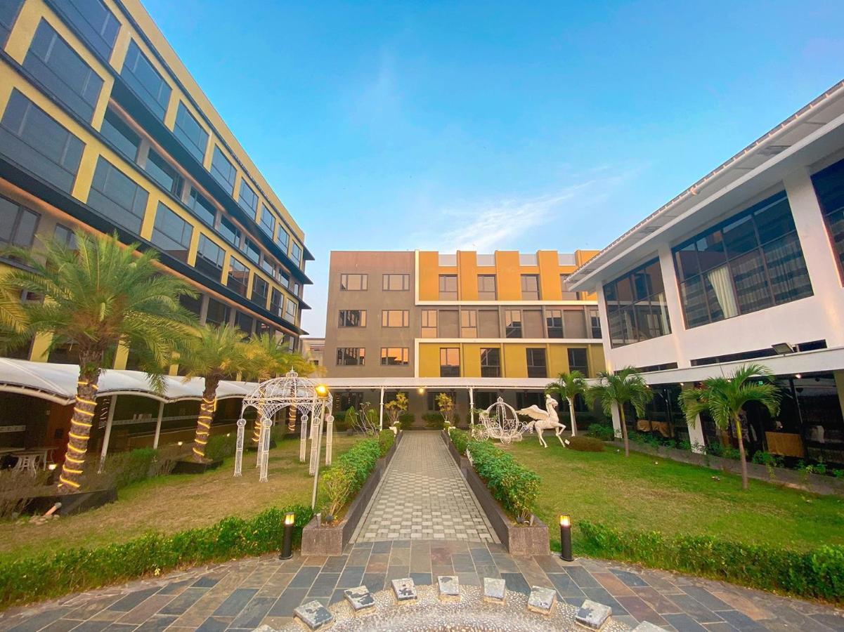 Look Royal Resort Chiayi City Exterior photo The University of Electronic Science and Technology of China